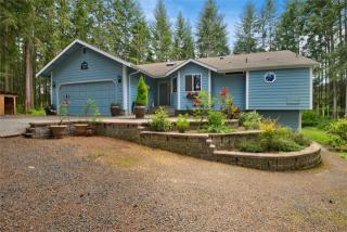 11761 Ivy Ln, Silverdale, WA 98383-9227