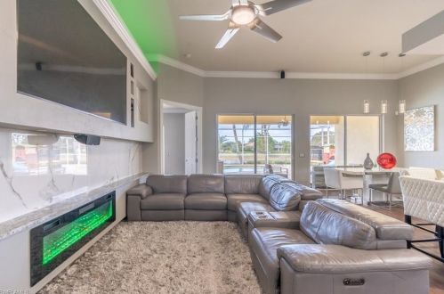 8506 Deimille Ct, Naples FL  34114-2712 exterior