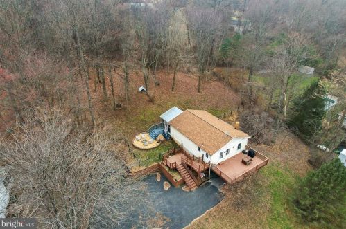 499 Rome Beauty Dr, Linden VA  22642-6441 exterior