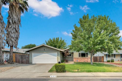 239 Georgetown Dr, Vacaville, CA 95687-5726