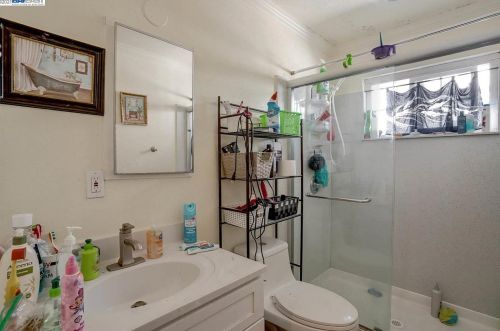 1517 51st Ave, Oakland CA 94601-5237 exterior