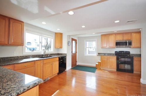 26 Birch St, Waterbury CT  06704-3806 exterior