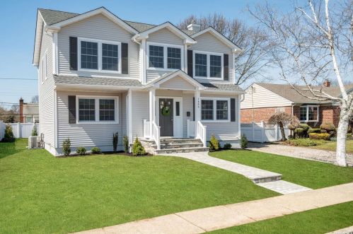 1456 Bowers Dr, Seaford, NY 11783-1801