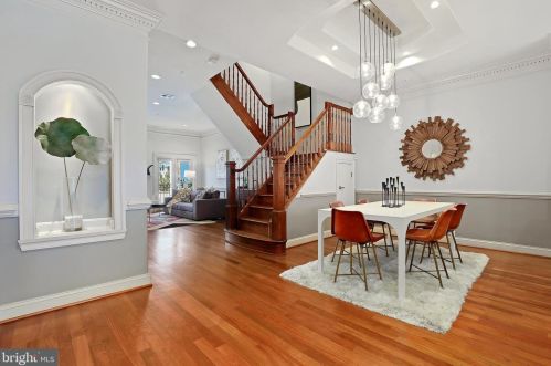 506 6th St, Washington, DC 20003-2705