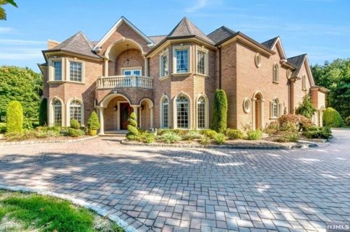 113 Garden Ct, Franklin Lakes, NJ 07417-3019