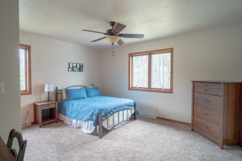 1300 Westbury Ct, Manitowoc WI  54220-8756 exterior