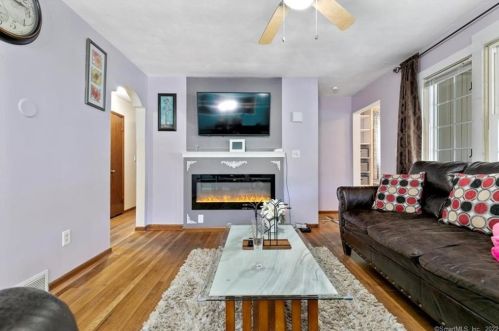 378 Chestnut Hill Ave, Waterbury CT  06704-1616 exterior