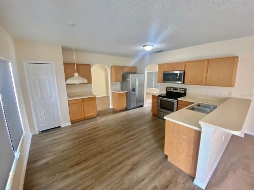 785 Squirrel Ct, Kissimmee FL  34759-4312 exterior