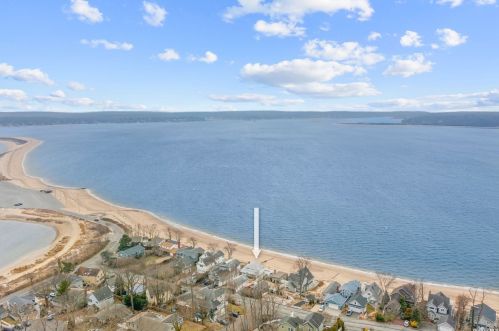 11 Argyle Dr, Northport NY  11768-1002 exterior