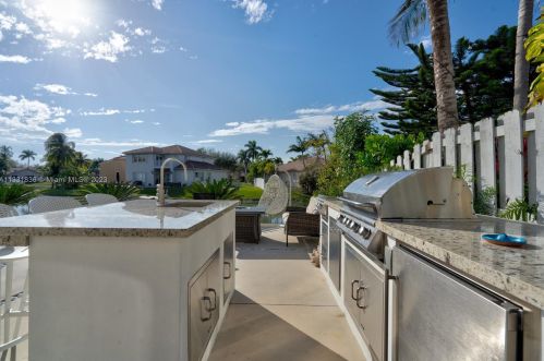 3586 143rd Ave, Hollywood FL  33027-4704 exterior