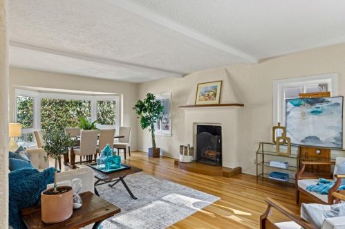 970 Lighthouse Ave, Del Monte Park, CA 93950-2414