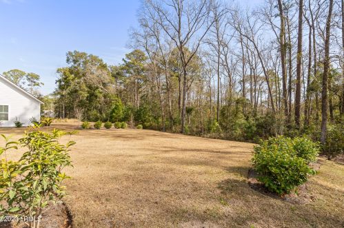 2 Faculty Dr, Beaufort SC  29907-2528 exterior