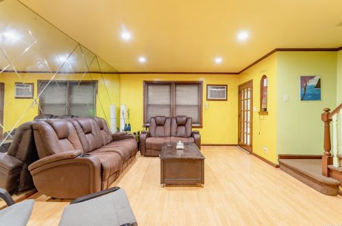 82-15 251st St, Jamaica, NY 11426-2604