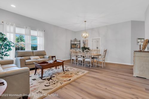 11 Dawnwinds Ct, Lakewood NJ  08701-7517 exterior