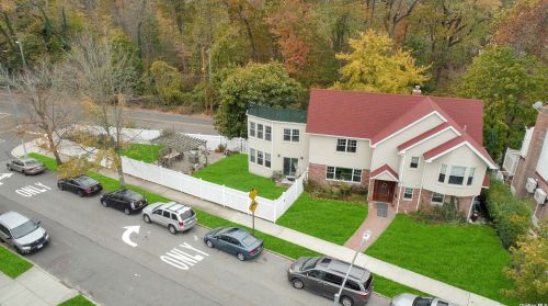 8050 208th St, Jamaica, NY 11427-1007