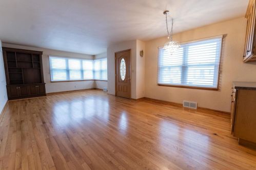 2627 Leonard St, La Crosse, WI 54601-7975