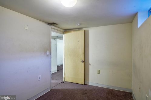 6833 Lee Ave, Camden NJ  08110-6122 exterior