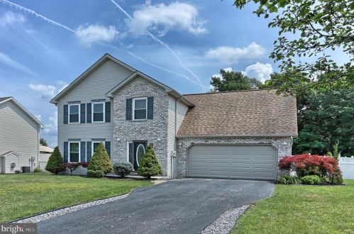 30 Woodview Dr, Mount Holly Springs, PA 17065-2001