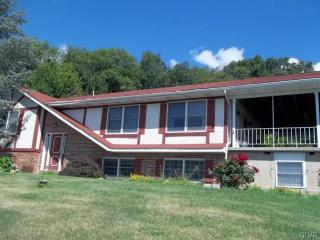 6277 Venture Ct, Slatington, PA 18080-3112
