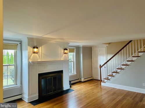 201 Sharpless Dr, Wilmington DE  19803-2507 exterior