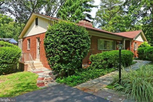 6424 Walters Woods Dr, Falls Church, VA 22044-1423