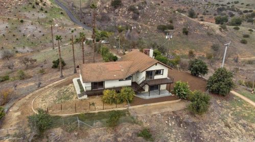 11055 Calle Oro Verde, Valley Center CA  92082-4202 exterior