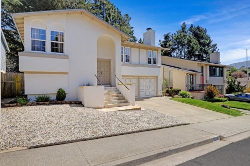 1116 Oddstad Blvd, Pacifica, CA 94044-3849