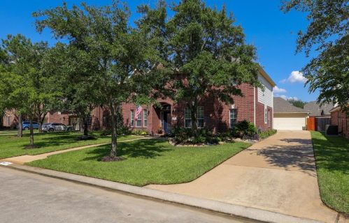 17714 Feathers Landing Dr, Tomball, TX 77377-8238