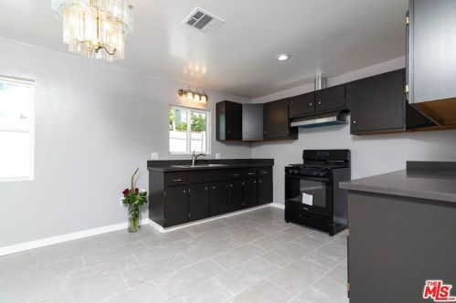 16038 Hartland St, Van Nuys CA 91406-4520 exterior