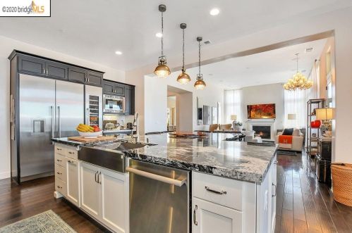 13445 Campus Dr, Oakland CA  94619-3711 exterior