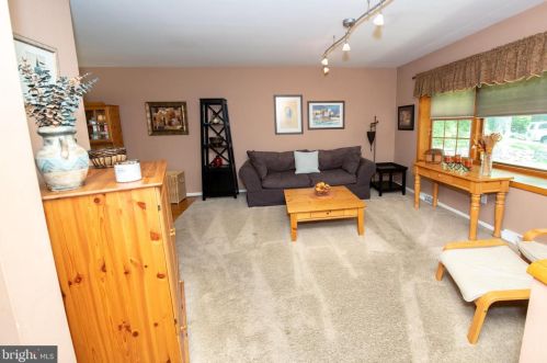 188 Windsor Ave, Southampton PA  18966-3334 exterior