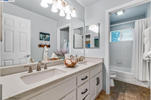 795 Daisyfield Dr, Livermore CA  94551-3990 exterior
