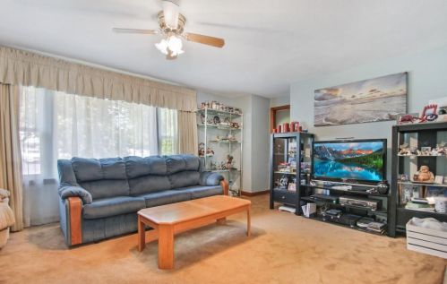 11 Dennis Dr, Salem, NH 03079-2072