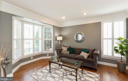 19277 Crk Fld Cir, Leesburg VA  20176-1621 exterior