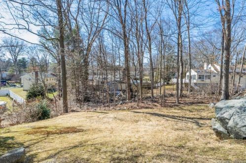 86 Dunn Ave, Stamford, CT 06905-1111