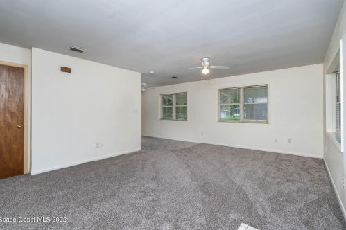 7866 95th Ct, Vero Beach, FL 32967-3829