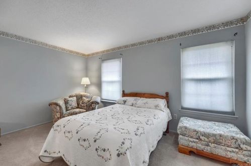 49 Matthews Ln, Washingtonville NY  10992-1202 exterior