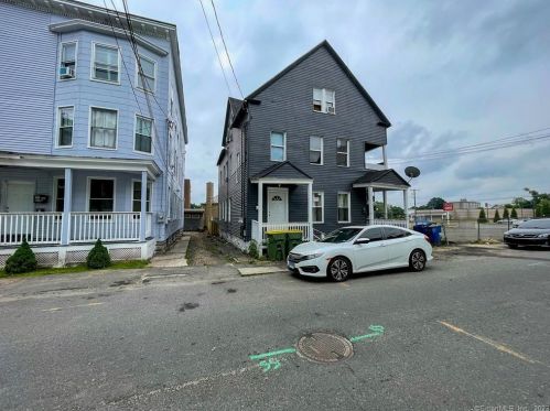 59 Hawkins St, Waterbury, CT 06704-3524