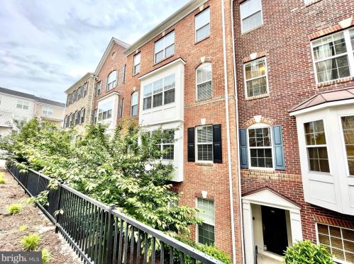 2259 Kew Gardens Dr, Woodbridge, VA 22191-6600