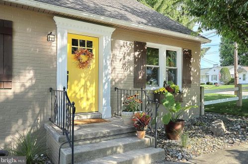 215 Stephen Pl, Hanover, PA 17331-1942