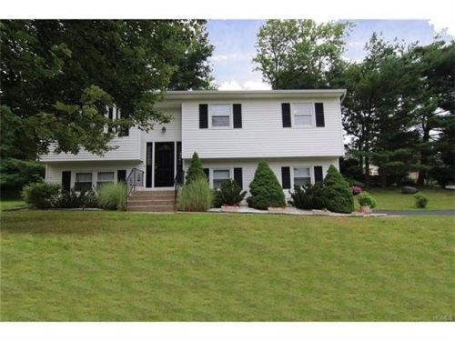 65 Wisconsin Ave, Congers, NY 10920-2816