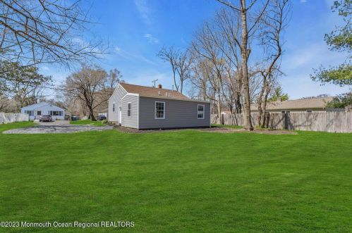 115 Springdale Ave, Tinton Falls NJ  07724-2628 exterior