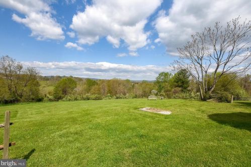 20209 St Louis Rd, Purcellville VA  20132-4905 exterior