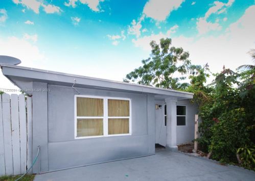 165 Palm Dr, Boynton Beach, FL 33435-1642