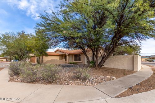1571 Lama Dr, Tucson, AZ 85746-3317
