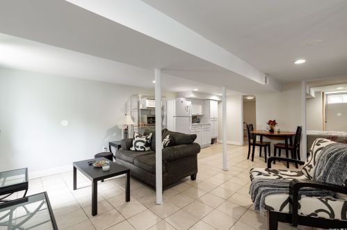 112 Granada Ave, North Lindenhurst NY  11757-6527 exterior