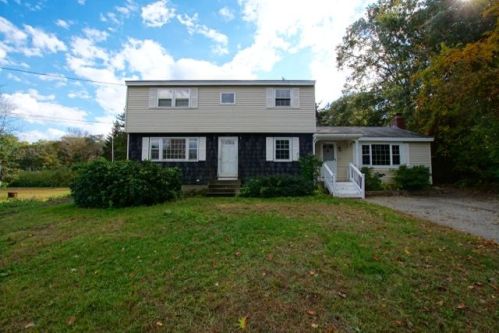 1 Dartmouth St, Groveland, MA 01834-1541
