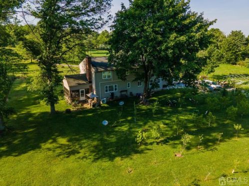 19 Allens Corner Rd, Flemington NJ  08822-5620 exterior