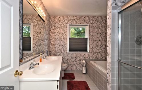 122 Claremont Dr, Lansdale PA 19446-6361 exterior