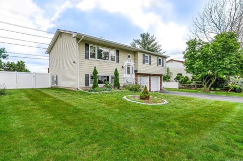 22 Hickory Ln, Garnerville NY  10923-1906 exterior